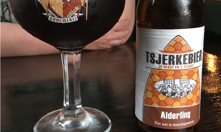 Tsjerkebier Alderling Dubbel fles en glas